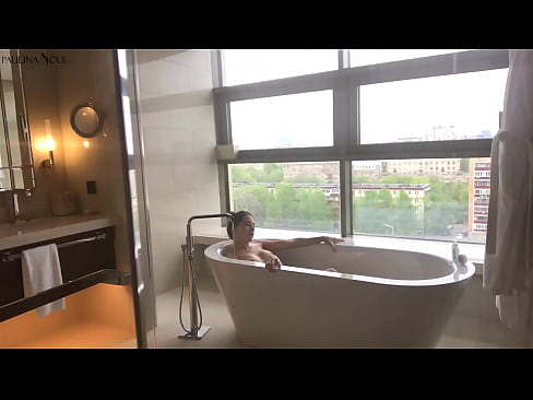 ❤️ Gagică imensă care își masturbează cu pasiune păsărica în baie at us ❤